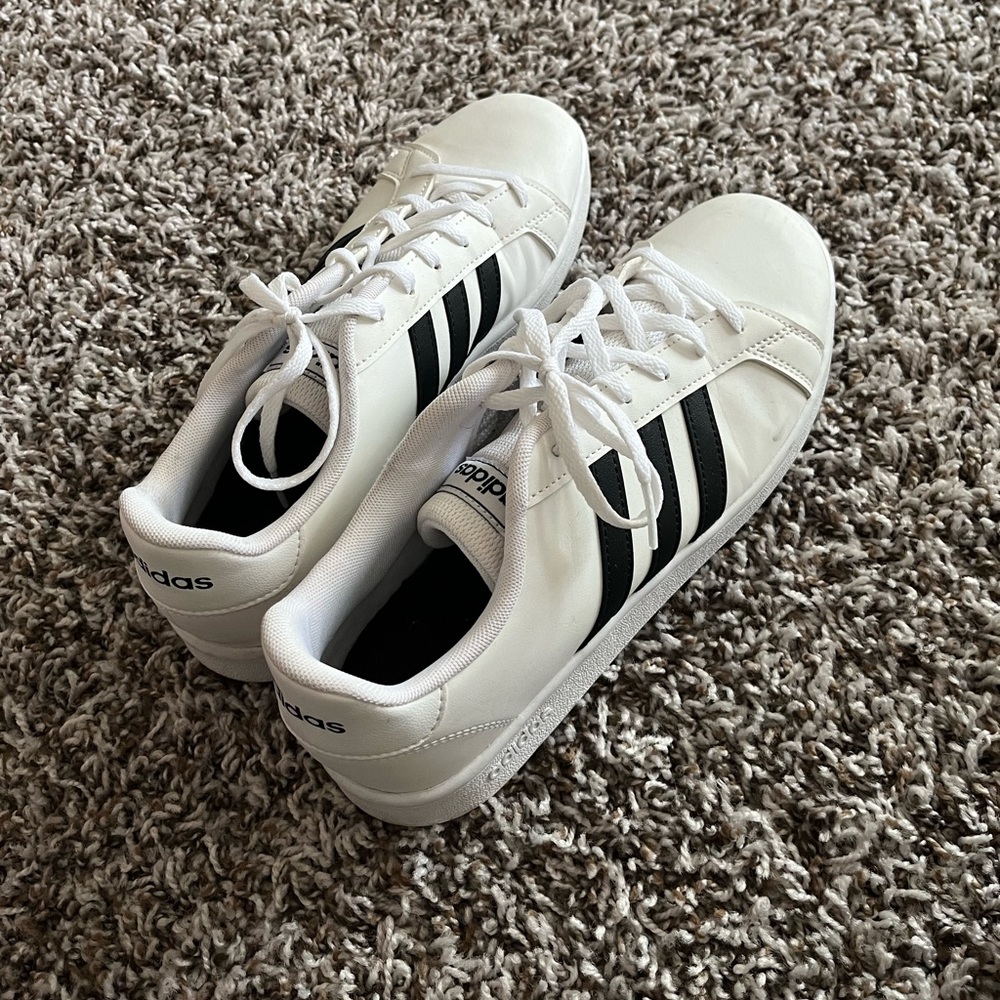 Adidas Sneakers